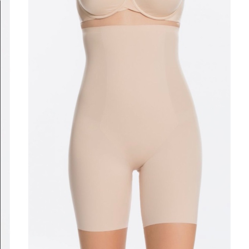 SPANX High-Waist Mid thigh Short size B